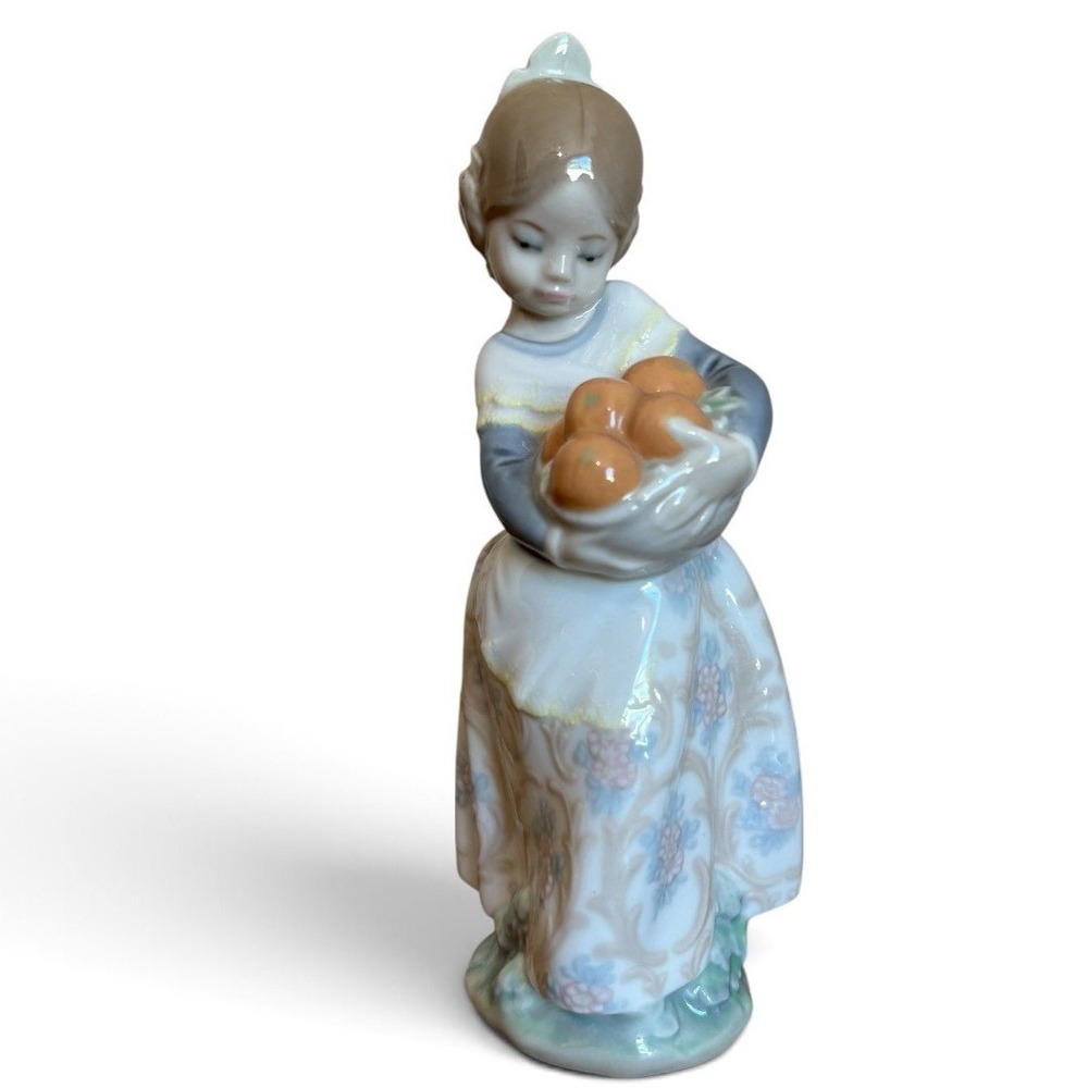 Lladro Valencia Girl with Oranges Figurine 5098 Glossy Porcelain Spain